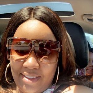 Meet your Posher, Tee